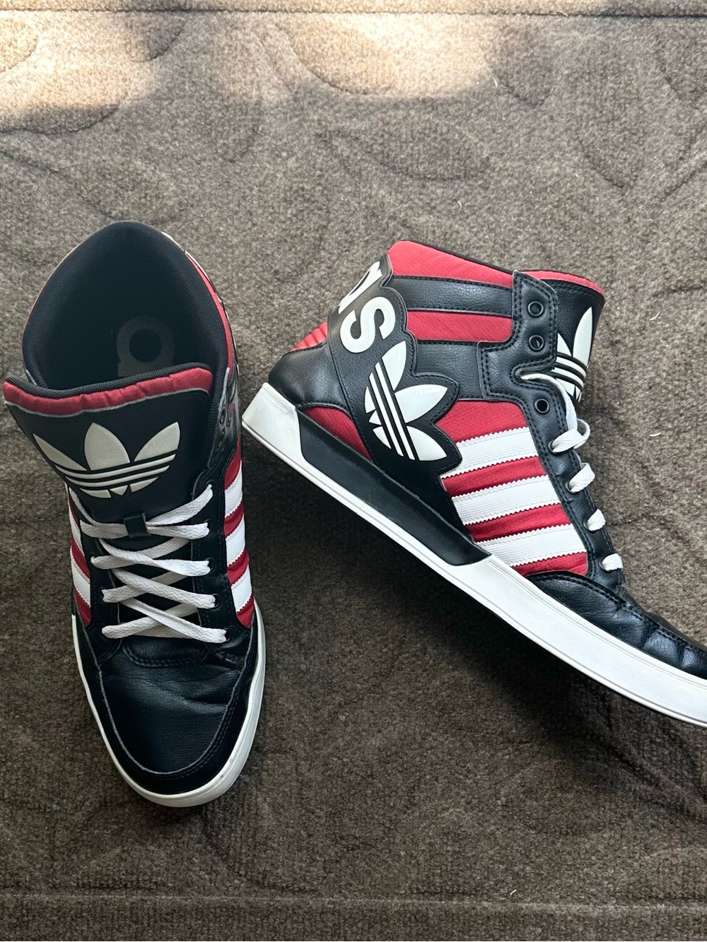 Adidas Hard court Hi Big Logo Men’s 11.5 Sneakers Basketball Red/Black G59802